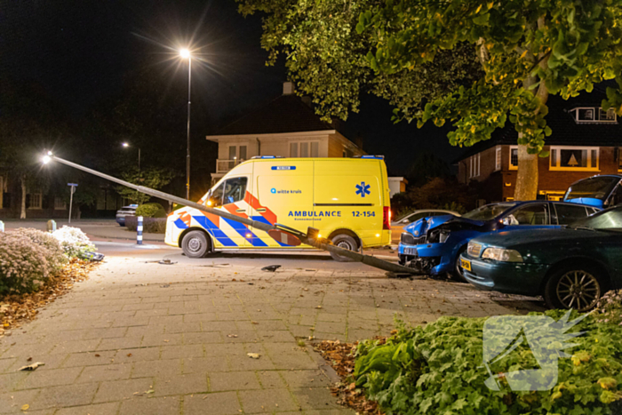 Geparkeerde auto loopt flinke schade bij ongeval