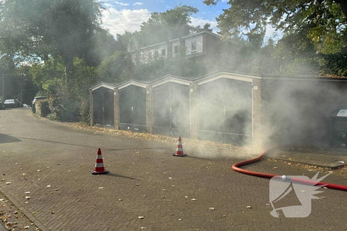 Veel rookontwikkeling bij brand in ondergrondse container