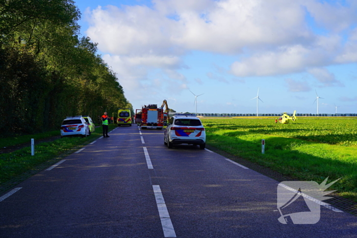 Automobilist komt om bij botsing met tractor