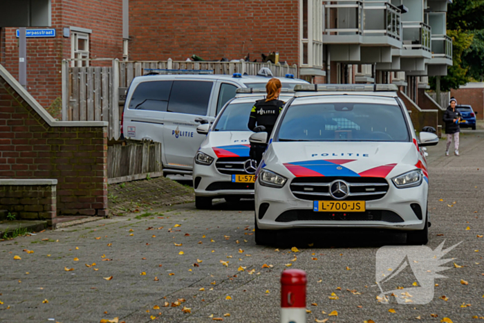 Politie massaal aanwezig na dreiging met mes