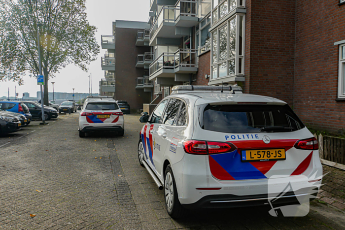 Politie massaal aanwezig na dreiging met mes