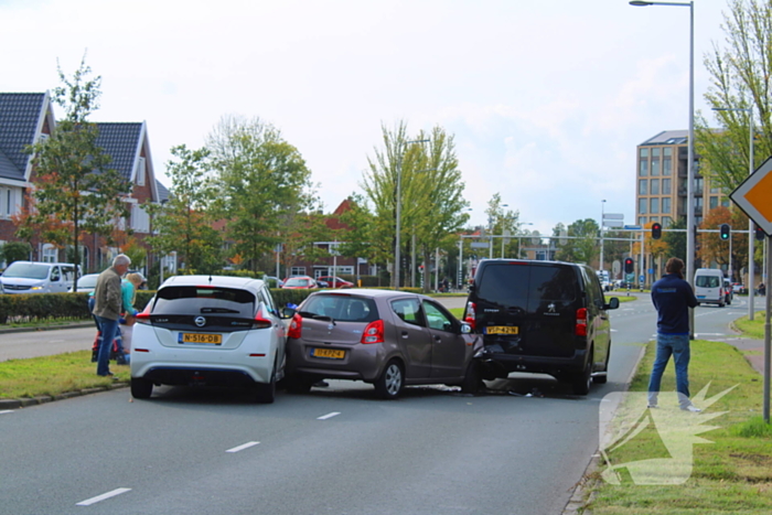 Grote opstopping door ongeval met drie voertuigen