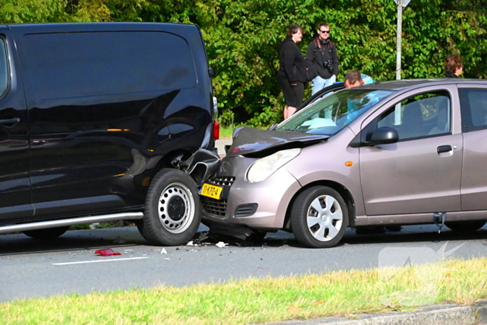 Grote opstopping door ongeval met drie voertuigen