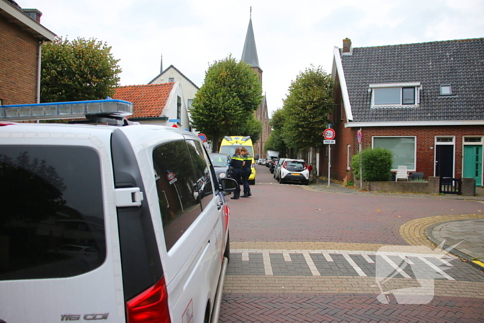 Scooterrijder botst op auto