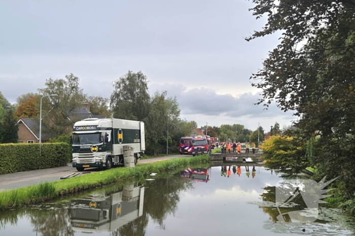 Vrachtwagen rijdt dieseltank lek