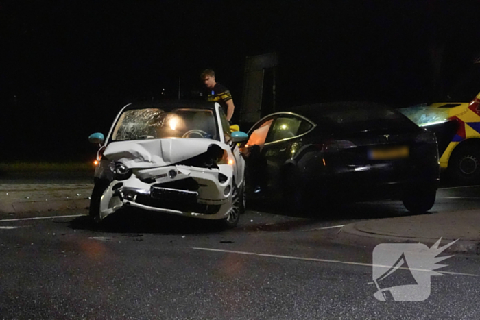 Gewonde en flinke schade bij aanrijding