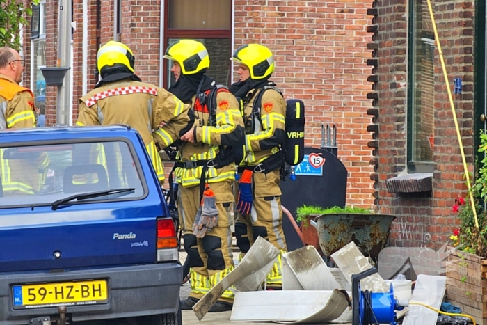 Brand in woning: Twee personen nagekeken door ambulancepersoneel