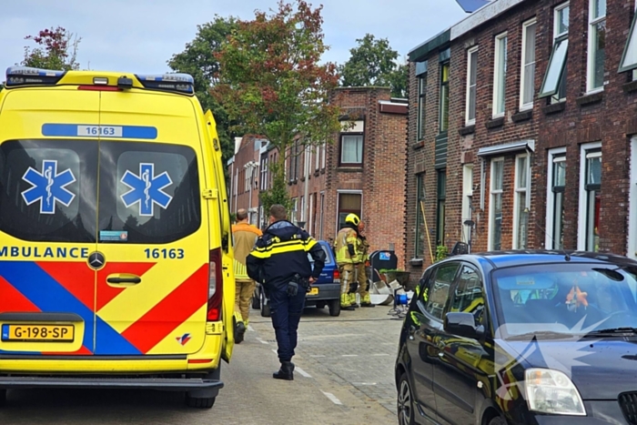 Brand in woning: Twee personen nagekeken door ambulancepersoneel