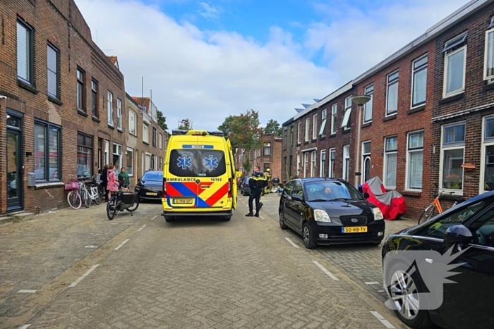 Brand in woning: Twee personen nagekeken door ambulancepersoneel