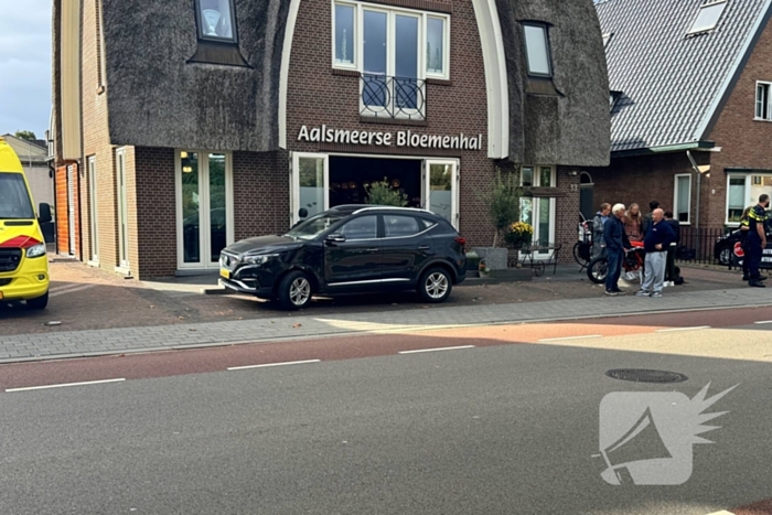 Brommerrijder en automobilist met elkaar in botsing