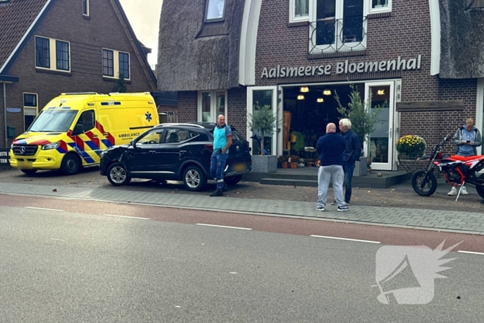 Brommerrijder en automobilist met elkaar in botsing