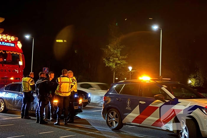 Weg afgesloten na ongeval tussen auto en vrachtwagen