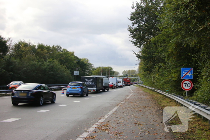 Flinke schade en vertraging na kop-staartaanrijding