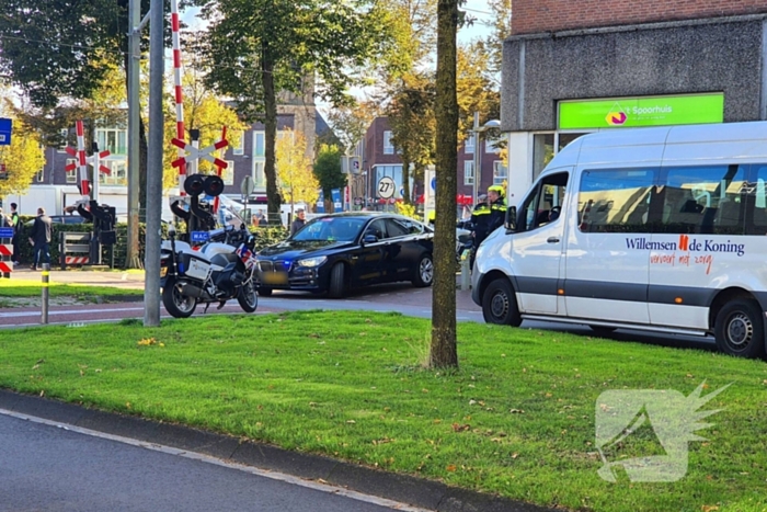 Politie zet verdachte persoon klem tijdens wielerkoers