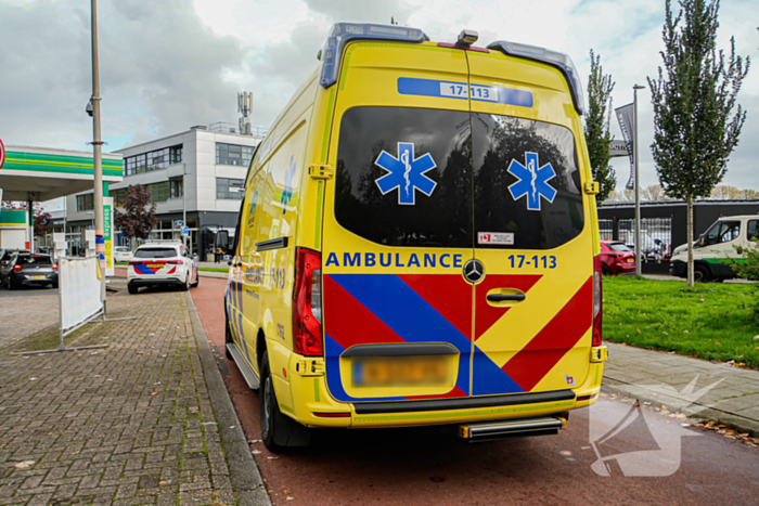 Scooterrijder aangereden door vuilniswagen op fietspad