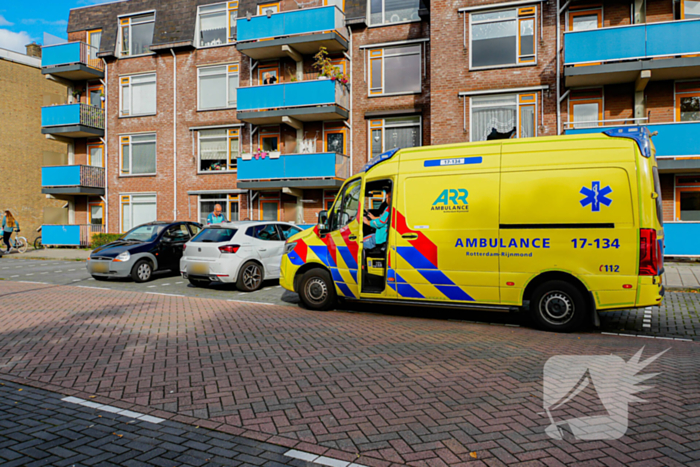 Schade na botsing tussen auto en bestelbus