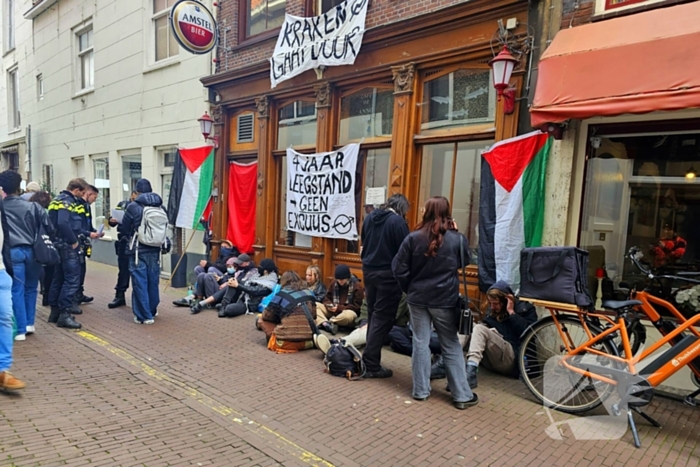 Krakers houden demonstratie bij lang leegstaand pand