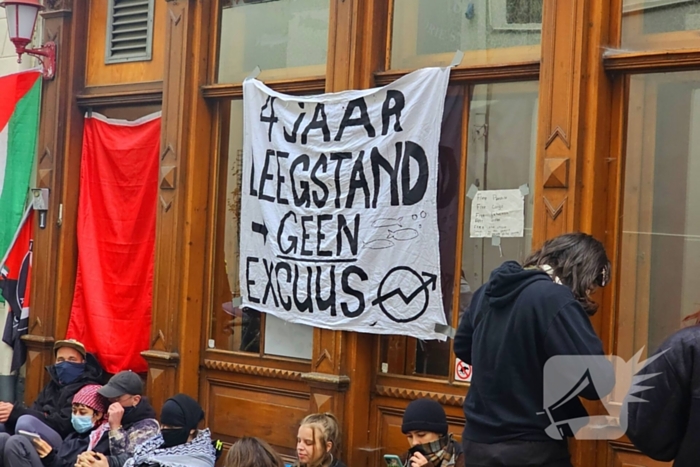 Krakers houden demonstratie bij lang leegstaand pand