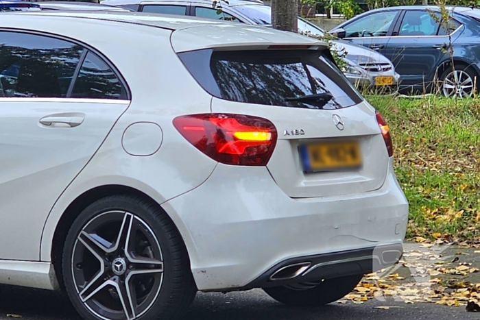 Drie auto's op elkaar bij botsing, inzittenden ongedeerd