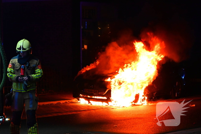 Opnieuw brand in geparkeerde auto