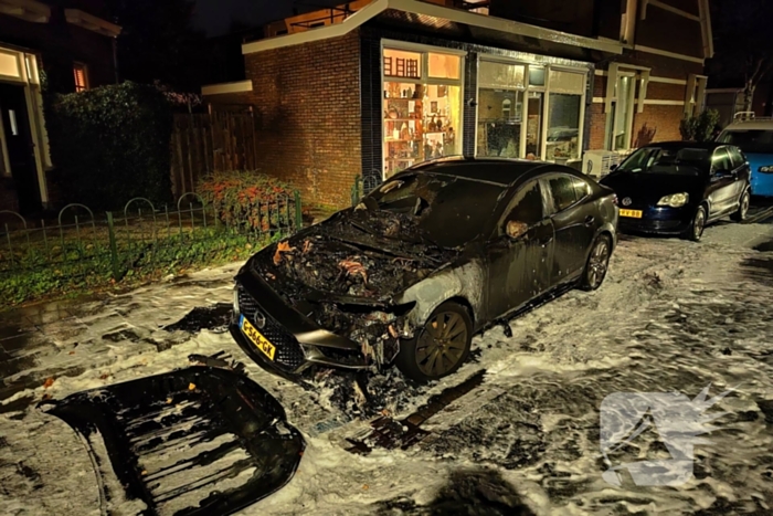 Opnieuw brand in geparkeerde auto