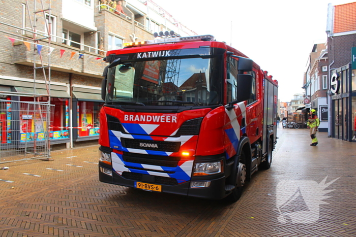 Steigerdeel losgeraakt door harde wind