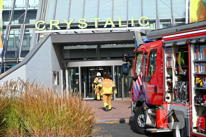 Bewaker ruikt brandlucht en alarmeert brandweer