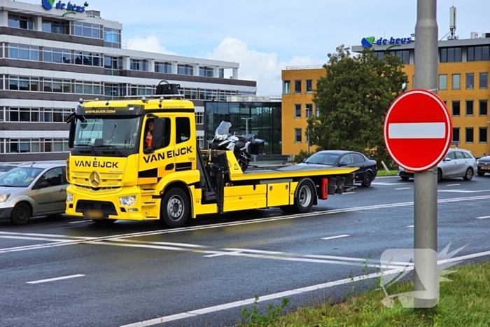 Motorrijder onderuit op afrit