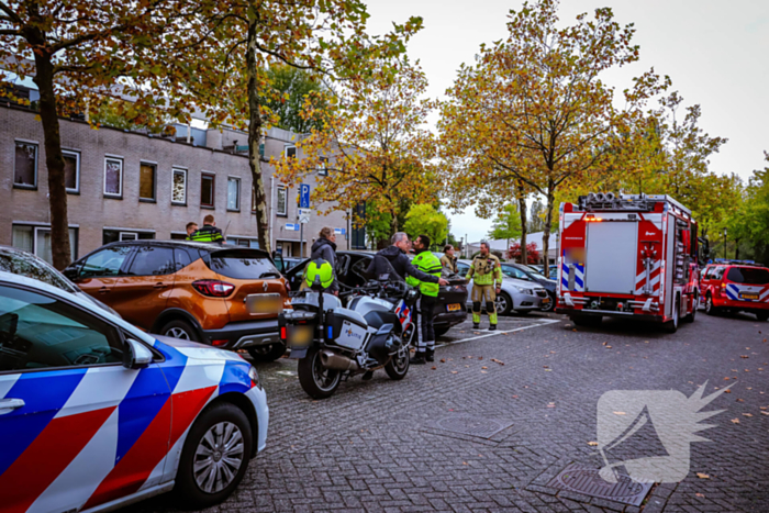 Persoon bekneld in auto