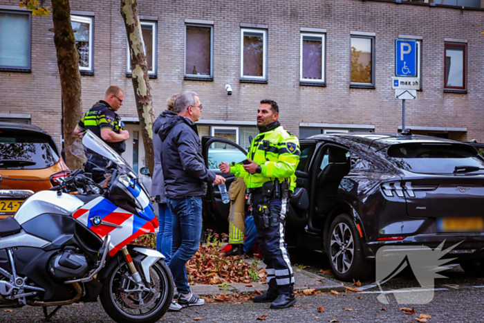 Persoon bekneld in auto