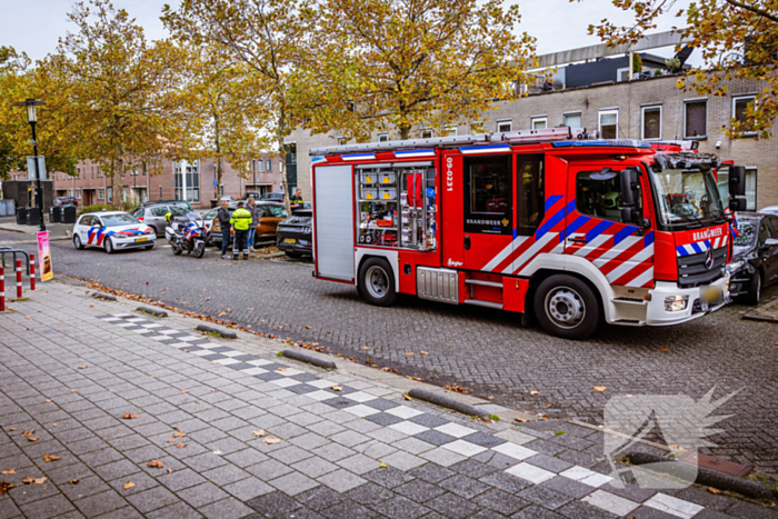 Persoon bekneld in auto