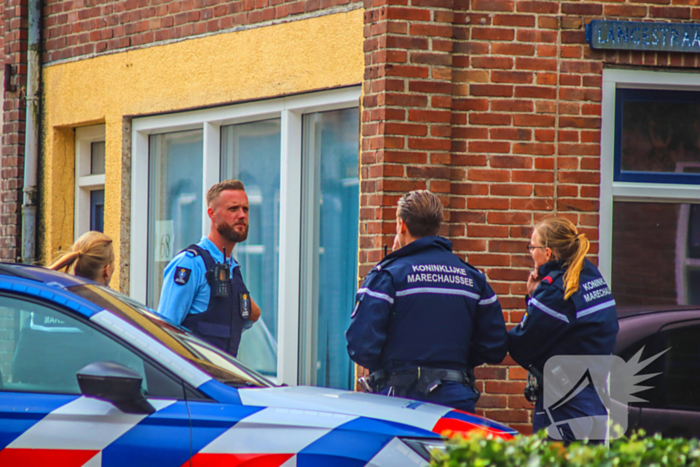 Hulpdiensten druk met persoon met onbegrepen gedrag