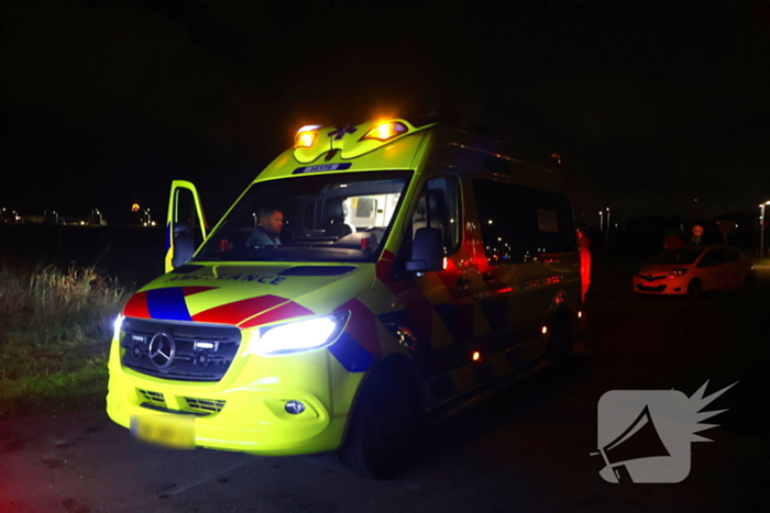 Brommerrijder rijdt sloot in