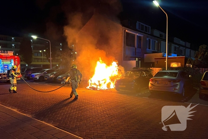 Opnieuw auto in lichterlaaie