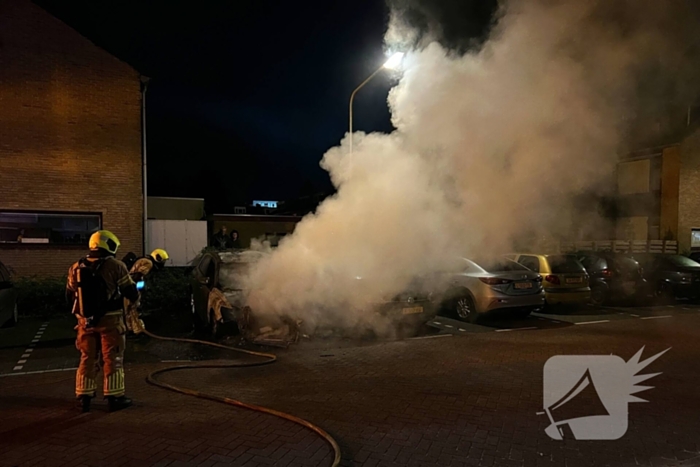 Opnieuw auto in lichterlaaie