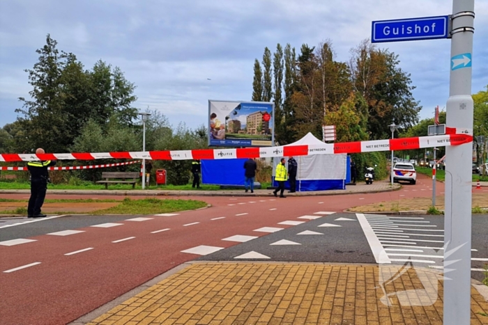 Overledene aangetroffen in sloot bij politiebureau