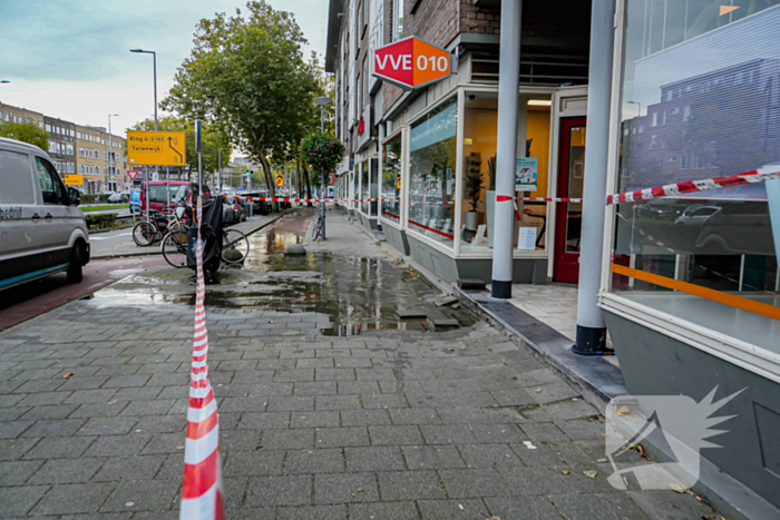 Hoofdleiding springt: tientallen huishoudens zonder water