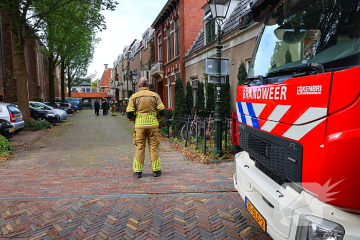 Bewoners roken gas, brandweer doet onderzoek