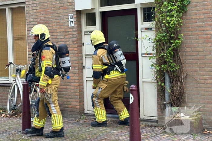 Bewoners roken gas, brandweer doet onderzoek