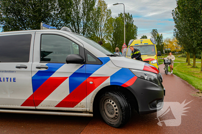 Kind op elektrische step geschept door auto