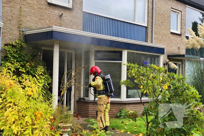 Flinke rookontwikkeling door brand in woning