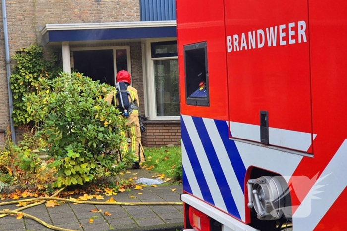 Flinke rookontwikkeling door brand in woning