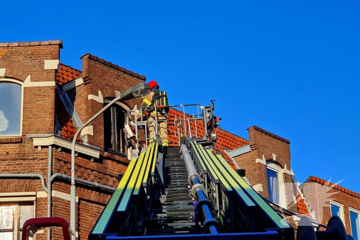 Woning uitgebrand ondanks grote inzet brandweerlieden