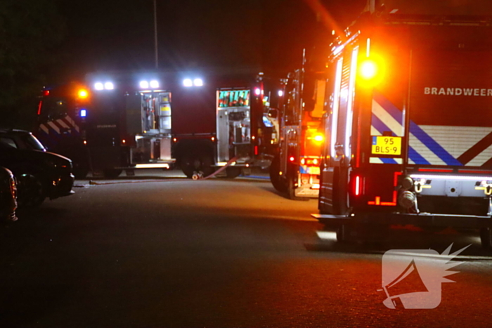 Luchtbehandelingskast bij slooppand vliegt in brand