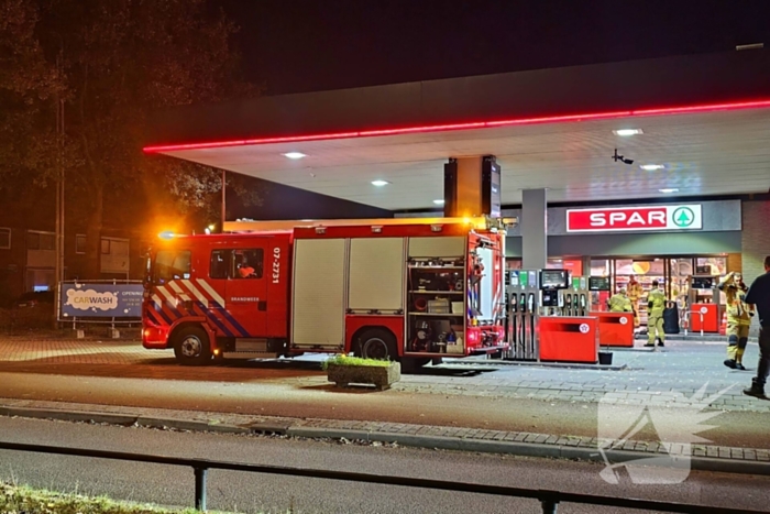 Tankstation ontruimd wegens vreemde lucht