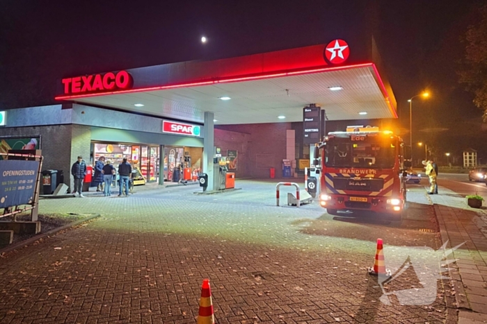 Tankstation ontruimd wegens vreemde lucht