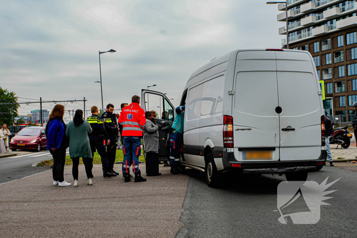 Man naar ziekenhuis na verkeersongeval