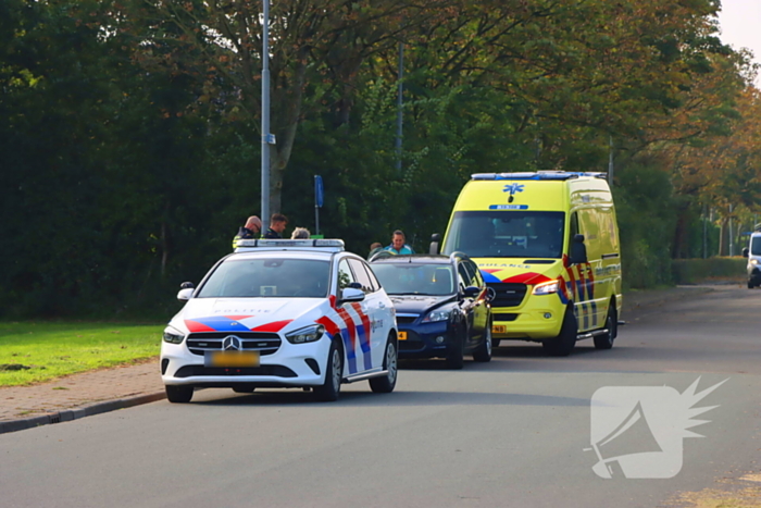 Fietser geschept door personenauto