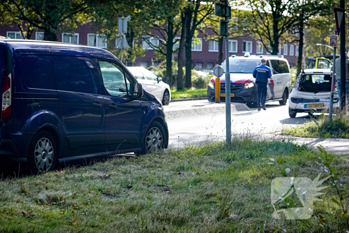 Drie auto's beschadigd bij kop-staartbotsing in Assen