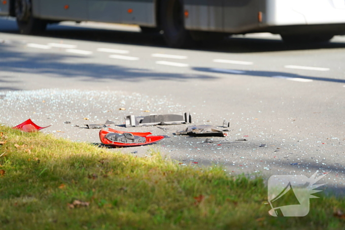 Drie auto's beschadigd bij kop-staartbotsing in Assen